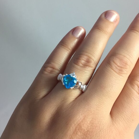 Jewelry Claddagh ring Irish symbol of love loyalty friendship silver blue new - Picture 7 of 8